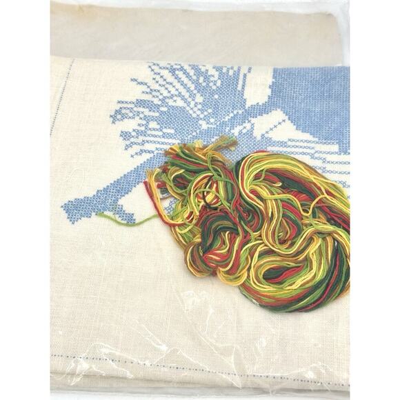 CM Columbia Minerva Erica Wilson Cross Stitch Pillow Kit Cardinal Branch VTG ‘77 - Picture 5 of 8